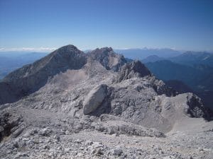 Razgled z vrha Skute proti zahodu (Grintovec, Kočna, Štruca).